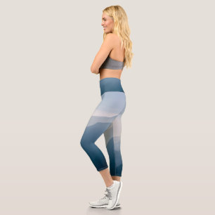Blue Misty Mountains Abstrakt Hochgebirge Capri Leggings
