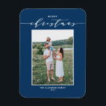 Blue Modern Mix Typografie Frohe Weihnachts-Foto Magnet<br><div class="desc">Frohe Weihnachten! Mit diesem anpassbaren,  modernen Weihnachtsmagneten senden Sie Weihnachtswünsche an Familie und Freunde. Es zeichnet sich durch ein elegantes Drehbuch und eine einfache Typografie aus. Personalisieren Sie dieses Foto Weihnachtskarte durch Hinzufügen von Namen und ein Foto. Dieser blaue Weihnachtsmagnet ist auf anderen Karton- und Farbkartons erhältlich.</div>