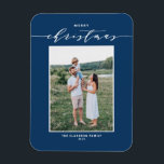 Blue Modern Mix Typografie Frohe Weihnachts-Foto Magnet<br><div class="desc">Frohe Weihnachten! Mit diesem anpassbaren,  modernen Weihnachtsmagneten senden Sie Weihnachtswünsche an Familie und Freunde. Es zeichnet sich durch ein elegantes Drehbuch und eine einfache Typografie aus. Personalisieren Sie dieses Foto Weihnachtskarte durch Hinzufügen von Namen und ein Foto. Dieser blaue Weihnachtsmagnet ist auf anderen Karton- und Farbkartons erhältlich.</div>