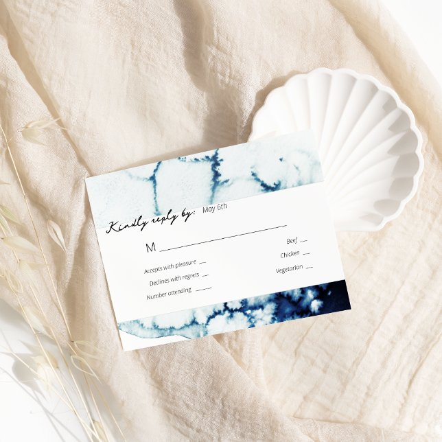 Blue Nautical Destination Wedding Monogram RSVP Karte (Von Creator hochgeladen)