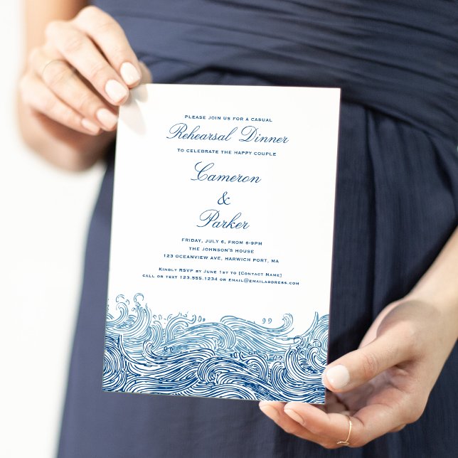 Blue Ocean Waves Lässige Hochzeit Probe Dinner Einladung (Navy Blue Ocean Waves Casual Rehearsal Dinner invitation for a Coastal Chic Wedding Concertina Press)