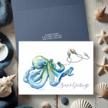 Blue Octopus Watercolor Beach Weihnachten<br><div class="desc">Diese einfache Urlaubskarte zeigt eine Nachbildung meines originalen handbemalten Aquarells mit einer Reihe von Weihnachtsbeleuchtung in den Farben Ozeanblau, Rot und Grün auf einem knusprigen weißen Hintergrund. Die Wörter Seas und Greetings sind Set in einer modernen Schriftzeichen-Typografie. Das Innere ist in einer soliden, zusätzlich blauen Farbe gehalten, und Ihr persönlicher...</div>