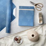Blue Ombre Menorah Geschenkpapier<br><div class="desc">Schlagen Sie Ihre Geschenke im Stil mit diesem blauen ombre Packpapier mit menorah Akzente!</div>