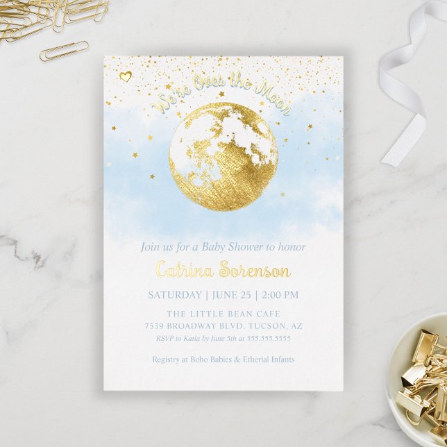 Blue Over the Moon Gold Celestial Boy Baby Shower Folieneinladung (Blue and Gold Over the Moon Baby Shower Invitation)