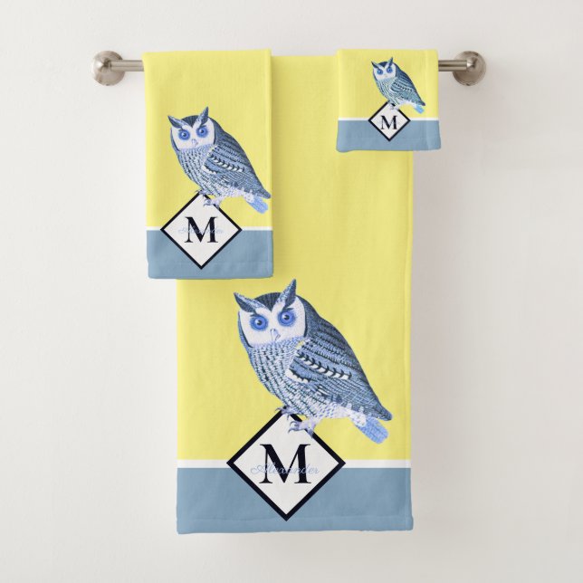 Blue Owl Blue und Yellow Monogram Name Badhandtuch Set (Insitu)