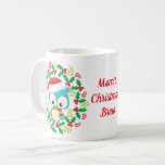 Blue Owl Weihnachtsmannmütze Christmas Kranz Kaffeetasse<br><div class="desc">Dieses niedliche Weihnachtsbild zeigt eine blaue Eule,  die in einer Weihnachtsmannmütze gekleidet ist,  und einen Schal,  der in einem Kranz aus Heiligen sitzt,  und Beeren. Bild ©Prettygrafik.com</div>
