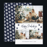Blue Pet Owner Foto Happy Pawlidays Card Feiertagskarte<br><div class="desc">Moderne blaue Foto Happy Pawlidays-Karte mit drei Fotos mit einem handgeschriebenen Urlaubssalon auf der Vorderseite und einem blauen Hintergrund mit fallendem Schnee und Pfoten auf der Rückseite. Personalisieren Sie diese blaue Urlaubskarte einfach mit Ihren Fotos, Familiennamen und dem Jahr. Diese niedliche Weihnachtskarte kann mit dem Designwerkzeug in jede beliebige Farbe...</div>