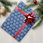 Blue Poinsettia Minimal Classic Whimsy Christmas Geschenkpapier<br><div class="desc">Dieses einfache und minimale Design zeigt meine Hand gezeichnet blass blauen Poinsettia auf einem dunkelblauen Hintergrund für klassische Stimmung,  die die Nostalgie der Weihnachtszeit erinnert,  während die Hand illustrierte Elemente ihm eine Touch von Launen geben. Originelle Kunst von Malissa Melrose.</div>