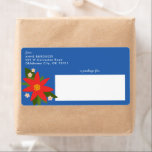 Blue Poinsettia Weihnachtsmarke<br><div class="desc">Mit diesem festlichen Versandlabel mit hellblauer Rücksendeadresse mit fett roter Poinsettia,  grünen Kiefernästen,  Blätter und süßen kleinen weißen Blüten erleichtern Sie die Versendung dieser Urlaubspakete.</div>