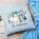 Blue Pumpkin Patch Monogram Familienname Kissen<br><div class="desc">Dieses Design kann in dem Bereich personalisiert werden, der durch das Ändern des Fotos und/oder Textes zur Verfügung gestellt wird. Sie können auch angepasst werden, indem Sie auf Vorlage personalisieren klicken und dann auf die Schaltfläche klicken, um weitere Optionen anzupassen, um die Hintergrundfarbe zu löschen oder zu ändern, Text hinzuzufügen,...</div>