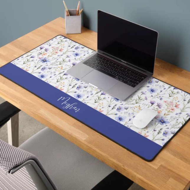 Blue Purple Watercolor Wildflower Name Monogram Schreibtischunterlage (Von Creator hochgeladen)