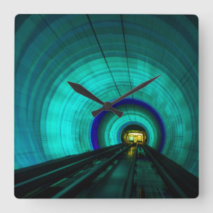 Blue railroad tunnel, Singapore Quadratische Wanduhr