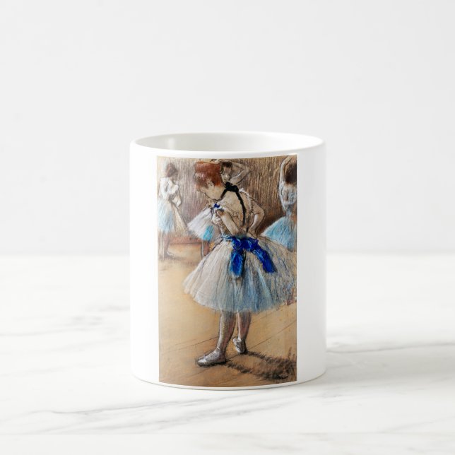 Blue Ribbon Dancer, Edgar Degas Kaffeetasse (Mittel)
