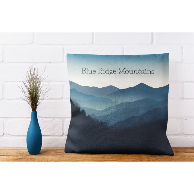 Blue Ridge Mountains, individuell anpassbar Kissen (Von Creator hochgeladen)