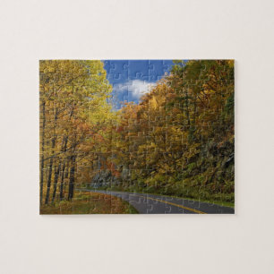 Blue Ridge Parkway in Kurven durch die Herbstfarbe Puzzle