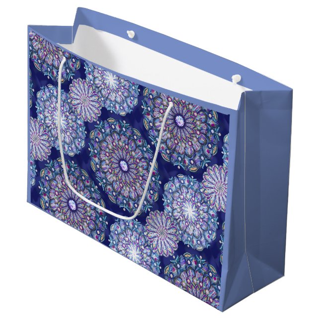 Blue Rosace Große Geschenktüte (Vorderseite Schrägansicht)