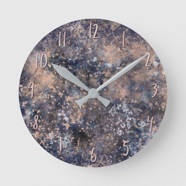 Blue & Rose Gold Paint Spritzer Abstrakter Glamour Runde Wanduhr (Vorderseite)