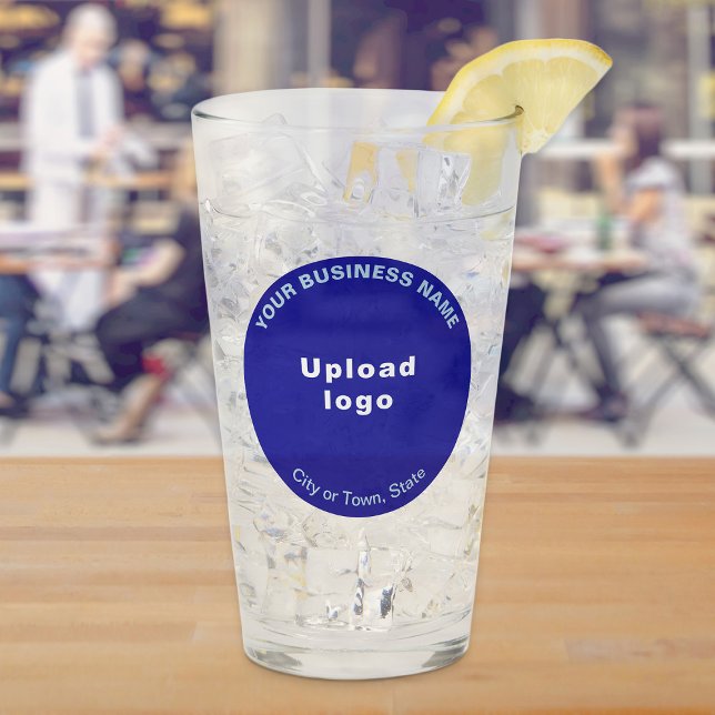 Blue Round Shape Business Brand auf Glas Cup (Build brand name awareness. Blue round business brand on glass cup.)