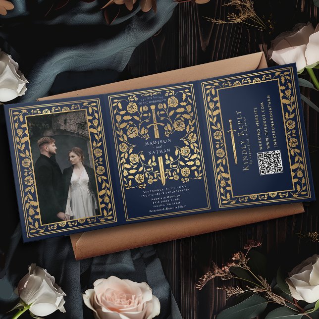 Blue Royal Medieval Sword Hochzeit QR Code Dreifach Gefaltete Einladung (Von Creator hochgeladen)