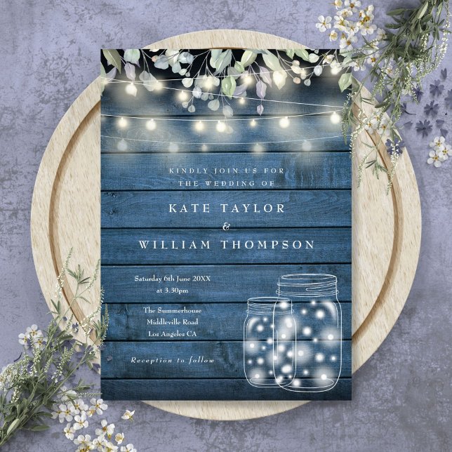 Blue Rustic Holz String Lights Mason Jar Wedding Einladung (Blue Rustic Wood String Lights Mason Jar Wedding Invitation
)
