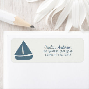 Blue Sailboat auf Cream Nautical
