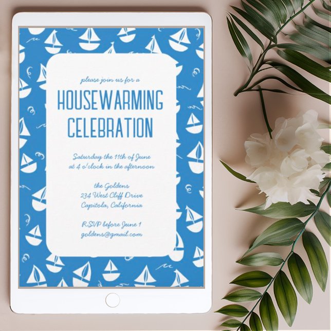Blue Sailboote Niedlich Beach Housewarming Party Einladung (Custom housewarming invitation with cute sailboats pattern. Customize w your text digital or post)