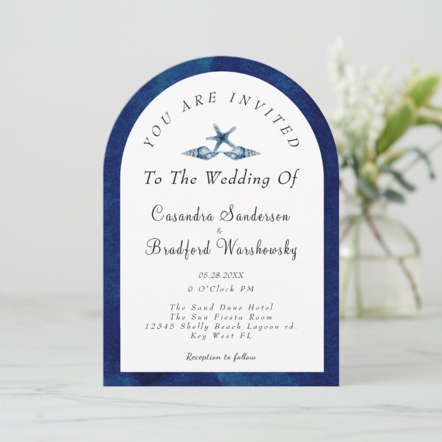 Blue Seashell Navy Blue Watercolor Wedding Einladung (Stehend Vorderseite)