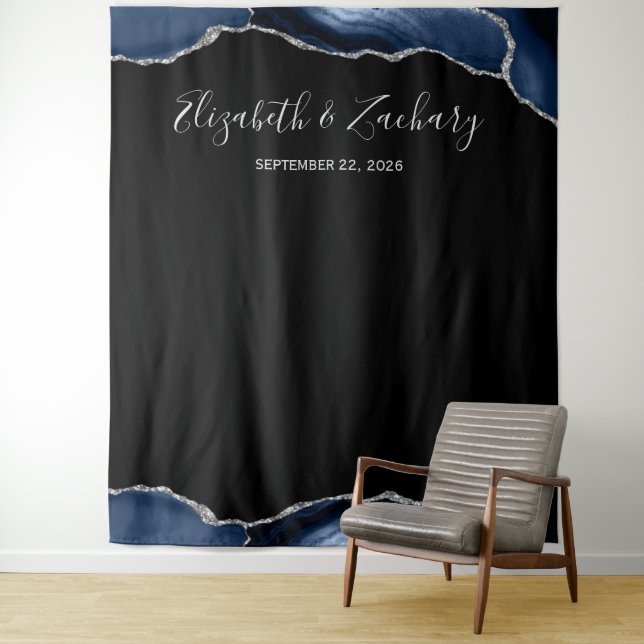 Blue Silver Agate Frame Dark Wedding Foto Booth Wandteppich (Beispiel)
