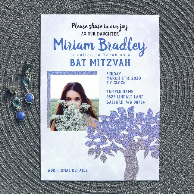 Blue & Silver Glitzer Tree Bat Mitzvah Einladung (light blue, silver glitter tree of life bat mitzvah invitation)