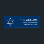 Blue Silver Star von David Bar Mitzvah<br><div class="desc">Ein klassisches Bar Mitzvah-Rücksendelabel mit einem Star of David Design in Silber und Dunkelblau. Modern und formell. Designs sind flache gedruckte Illustrationen/Grafiken - NICHT AKTUELLE SILVER FOIL.</div>