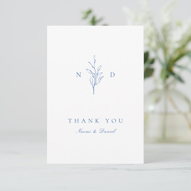 Blue Simple botanische Blätter Monogramm Hochzeit Dankeskarte (Stehend Vorderseite)