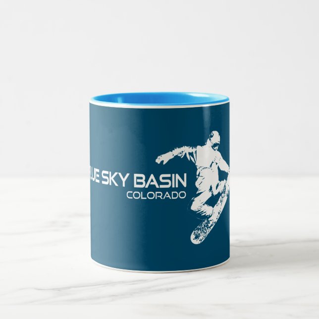 Blue Sky Basin Colorado Snowboarder Zweifarbige Tasse (Mittel)