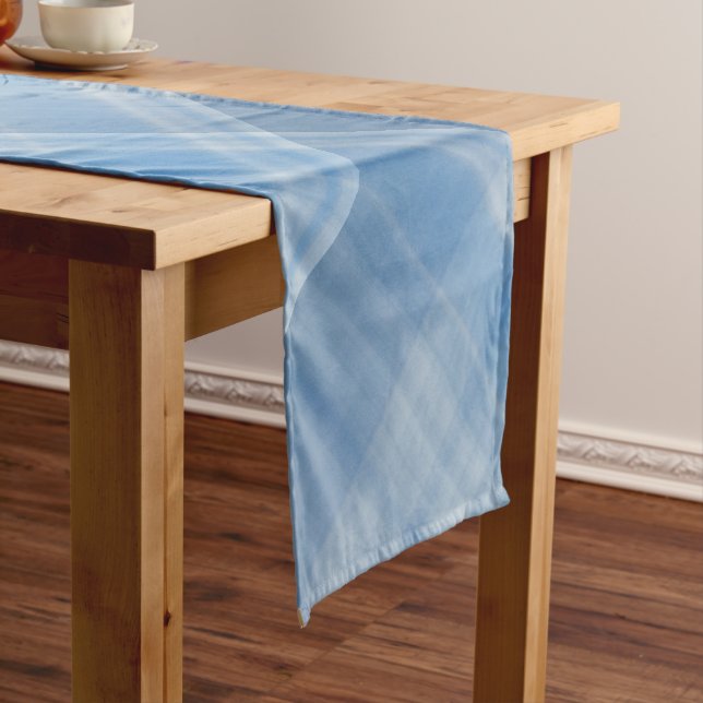 Blue Sky Blue und White Kariert Kurzer Tischläufer (Beispiel)