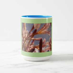 Blue Sky Pink Lily Zweifarbige Tasse