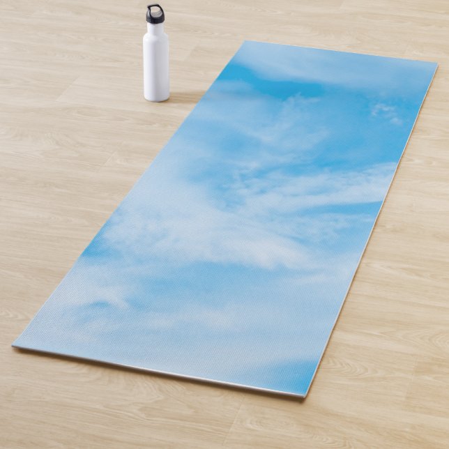 Blue Sky White Clouds Trendy Elegantes Template Yogamatte (Beispiel)