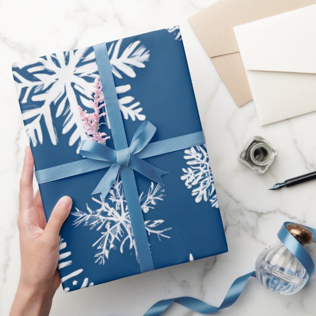 Blue Snowflakes Winter Geschenkpapier (Schenken)