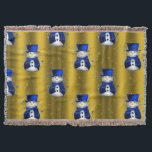 Blue Snowman on Gold Christmas Decke<br><div class="desc">Ein niedliches und buntes Weihnachtsmuster mit Schneemännern in blauen Samthut und Westen,  auf festlichem goldenen Hintergrund mit goldenen Sternen,  um eine stilvolle und skurrile Touch zu Ihren Weihnachtsdekorationen in diesem Jahr hinzuzufügen.</div>