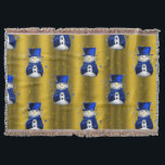 Blue Snowman on Gold Christmas Decke<br><div class="desc">Ein niedliches und buntes Weihnachtsmuster mit Schneemännern in blauen Samthut und Westen, auf festlichem goldenen Hintergrund mit goldenen Sternen, um eine stilvolle und skurrile Touch zu Ihren Weihnachtsdekorationen in diesem Jahr hinzuzufügen.</div>