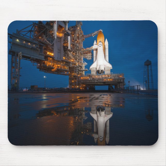 Blue Space Shuttle Spaceship auf dem Launch Pad Mousepad (Vorne)