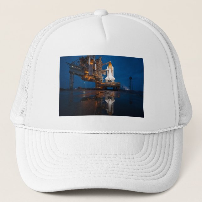Blue Space Shuttle Spaceship auf dem Launch Pad Truckerkappe (Vorderseite)