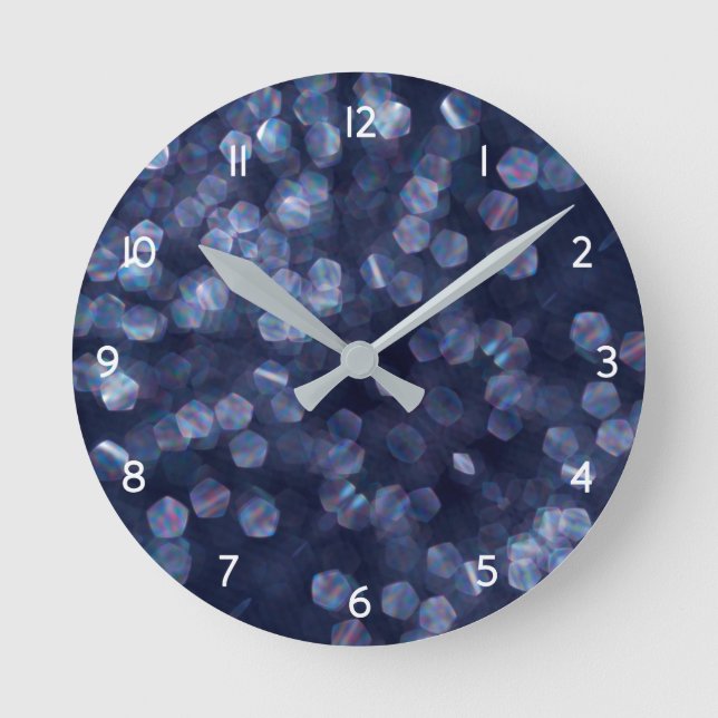 Blue Sparkle Bokeh Lights Runde Wanduhr (Vorderseite)