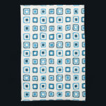 Blue Squares in Blue Squares auf blauen Plätzen Handtuch<br><div class="desc">Mitte des Jahrhunderts Moderne Quadrate auf Plätzen. Eine schöne Ergänzung zu Ihrem Alltag oder in einer Küche inspirierten Geschenkkorb für Hanukkah. Ein schönes Handtuch, das in der Küche als Küchentuch oder als Dekorationsstück hart für Sie arbeitet.</div>