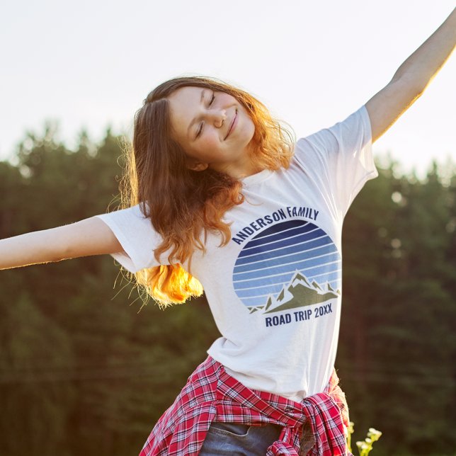 Blue Sunset Mountain Custom Family Wiedersehen Wom T-Shirt (Von Creator hochgeladen)