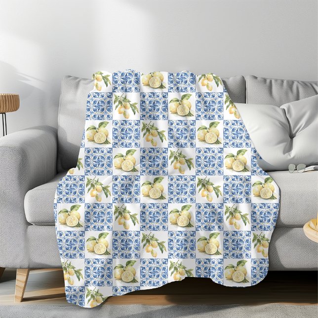 Blue Tile French Country Lemon Pattern Fleecedecke (Von Creator hochgeladen)