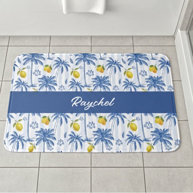 Blue Toile Palm Trees Lemons Monogram Name Badematte (Von Creator hochgeladen)