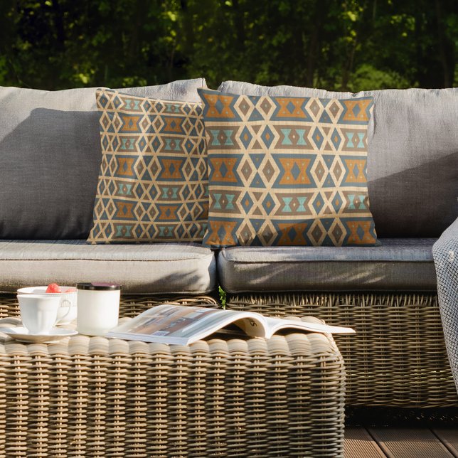 Blue Türkis Aquamarin Terraccotta auf dem Monte Br Kissen (Von Creator hochgeladen)