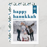 Blue Typography Snowflakes Foto Happy Hanukkah Feiertagskarte<br><div class="desc">Happy Hanukka! | Senden Sie Ihre Urlaubswünsche mit dieser anpassbaren Hanukkah Foto-Flachkarte. Es zeichnet sich durch eine blaue Retro-fette Typografie,  einen schlichten Schneeflocken-Akzent und festliche Muster aus. Personalisieren Sie diese durch Hinzufügen von Namen,  Jahr und Foto. Dieses festliche Foto Happy Hanukkah Flachkarte ist in verschiedenen Farben und Cardstock erhältlich.</div>