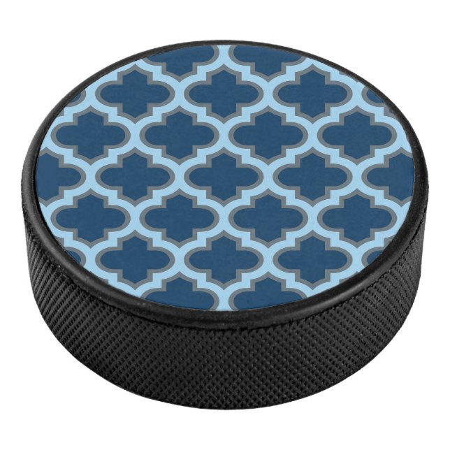 Blue und Baby Blue Trellis, Lattice, Quatrefolie Eishockey Puck (3/4)