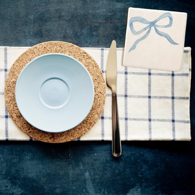 Blue Watercolor Bow Grandmillenial Preppy Unterset Steinuntersetzer (Adorable preppy coaster on display with place setting- would be cute for a blue wedding! )