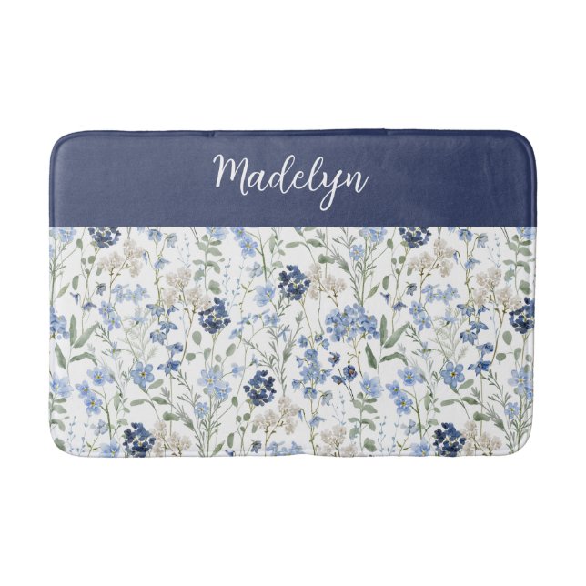 Blue Watercolor Wildflower Monogram Name Badematte (Vorderseite)